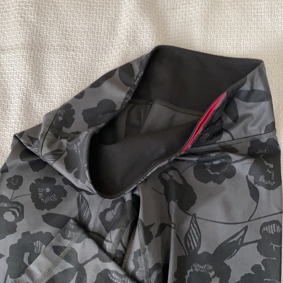 Capri lululemon sz 6 great low rise condition! - Picture 3 of 5